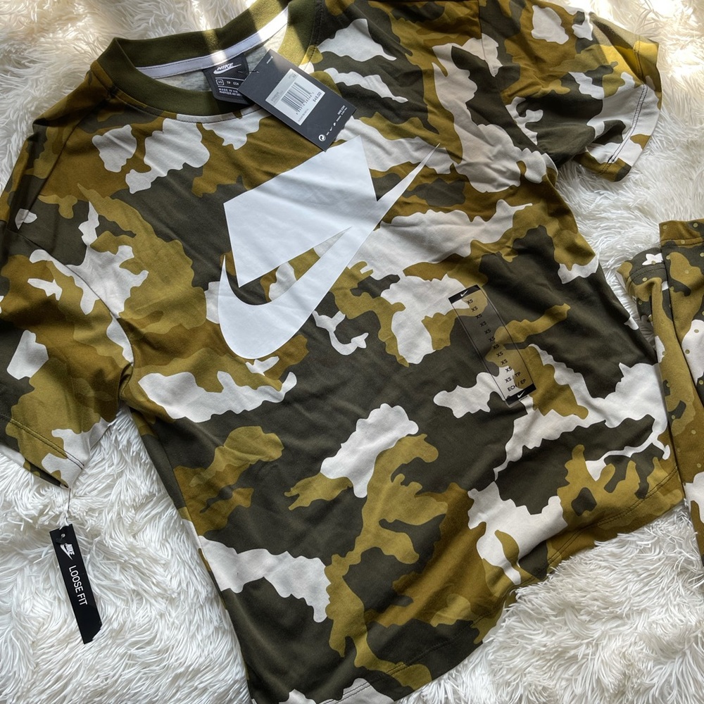 Nike women’s top and legging set